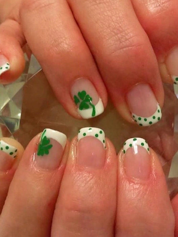 24 piece Green Shamrock Short Square Nail Set