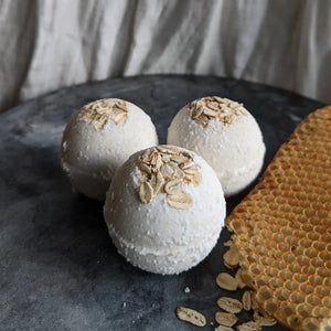 Oat and Honey Natural Bath Bomb